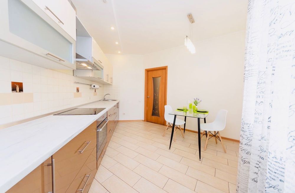 Подобово БУДИНОК НА ГЕНЕРАТОРІ. Ліфти вода цілодобово.