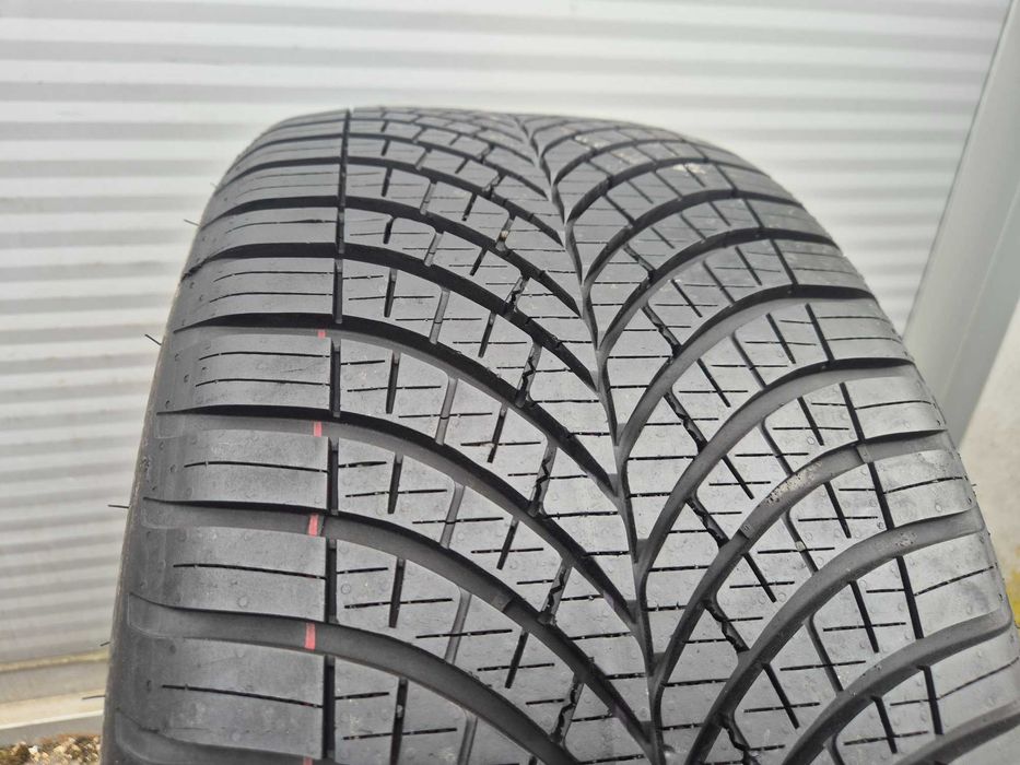 1x OPONA CAŁOROCZNA 255/40/19 Good Year Vector 4 Season 100Y