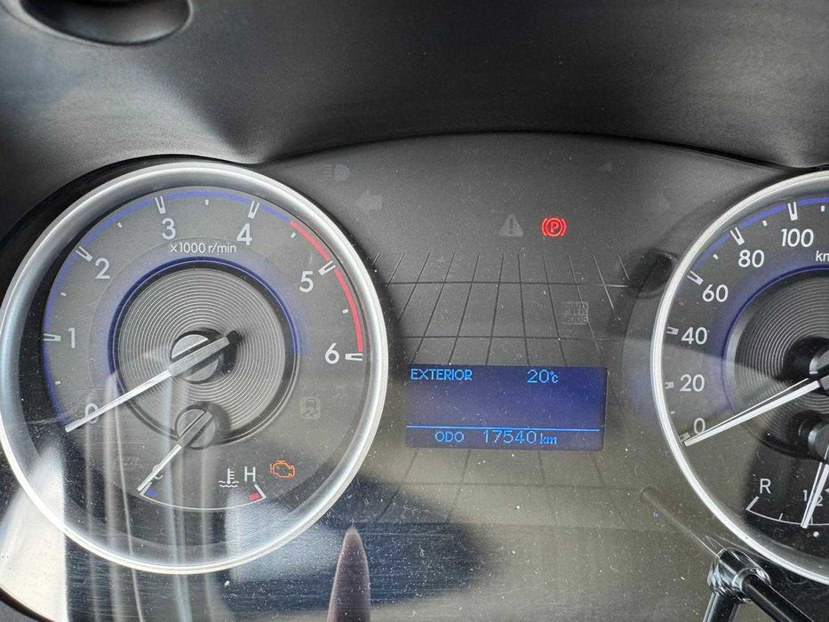Toyota Hilux com Plataforma Elevatória até 30mts