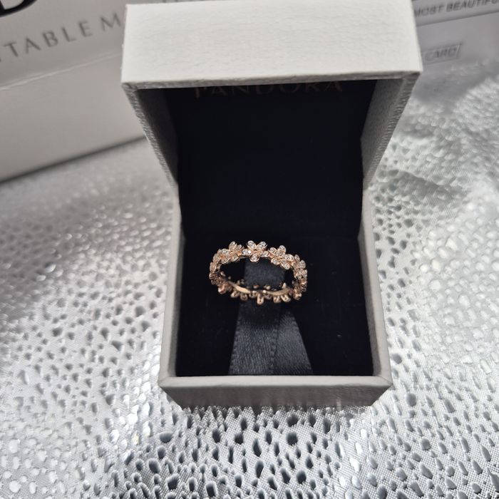 Anel Pandora Rose Dazzling Daisy Band
