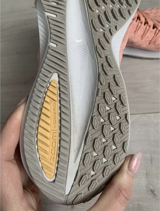 Кросівки  фірми Nike