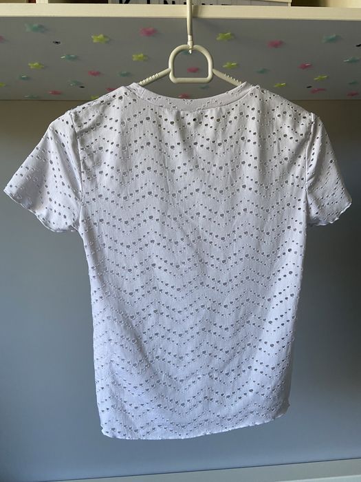 biały t-shirt dziurkowany, koszulka z krótkim rękawem, top