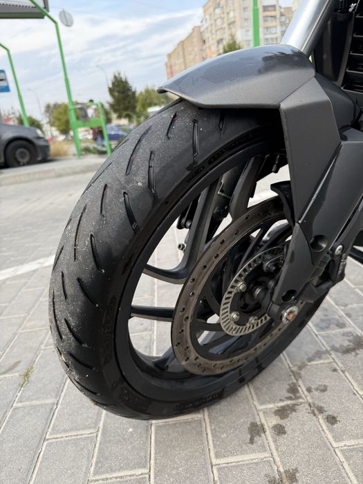 Мотоцикл Bajaj dominar 400 турист