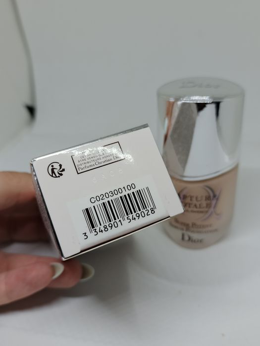 新品未使用　Dior Capture Totale Compact 10g カプチュールトータルルセラム(ディオール)の通販・口コミ