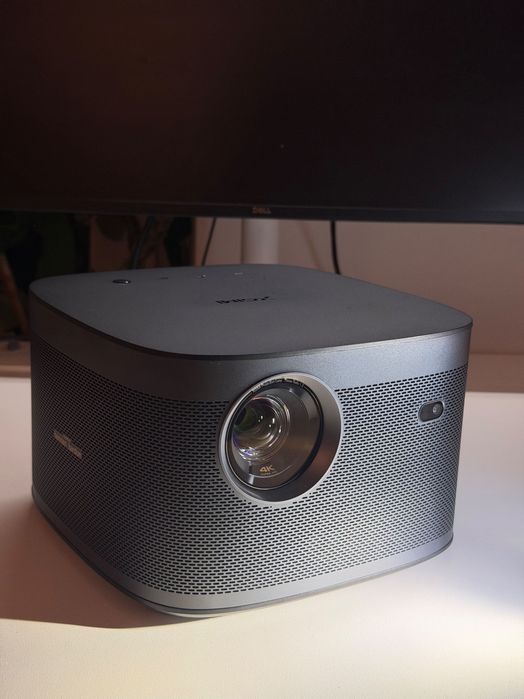 Projektor XGIMI Horizon Pro 4K + Ekran 100" na statywie + Android TV