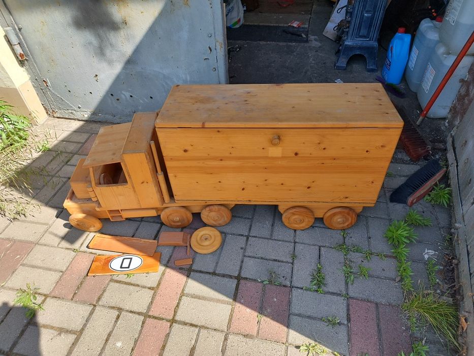 Ciężarówka na zabawki drewniana