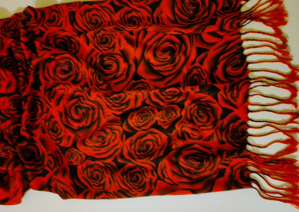 Szalik w róże  180 x 65 cm* OKAZJA!