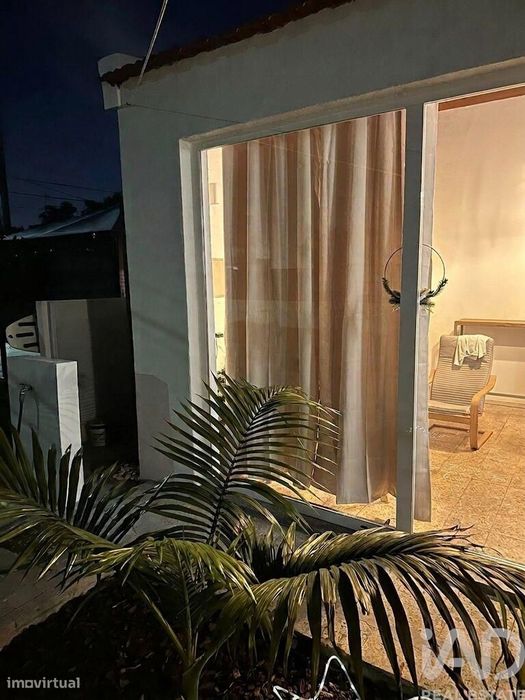 Casa / Villa T1 em Charneca de Caparica e Sobreda