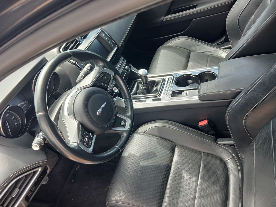 Jaguar Xe 20d ano 2016