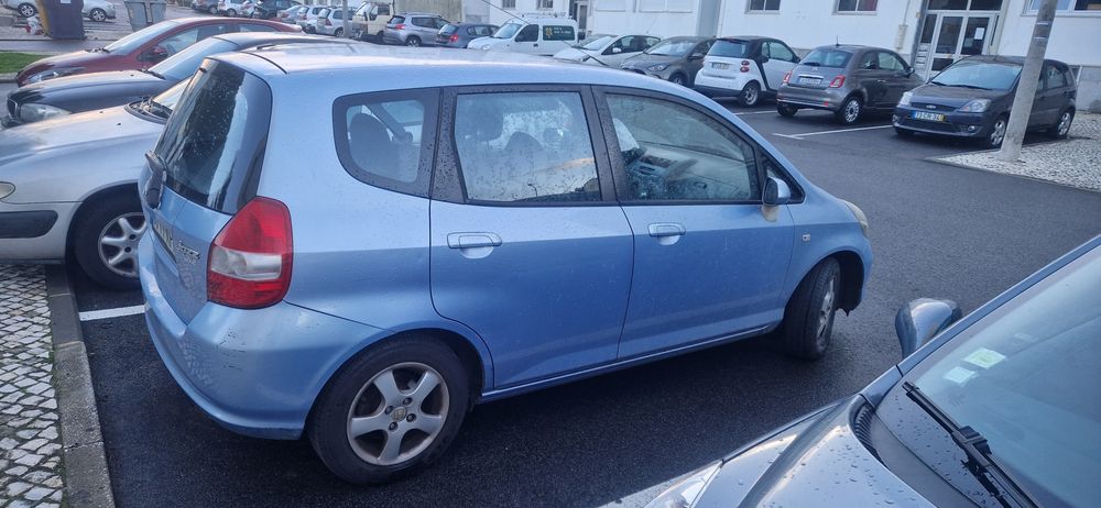 Honda Jazz em bom estado