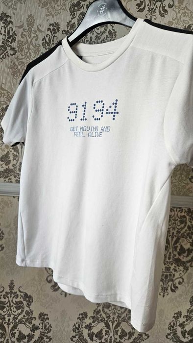 Zara футболка на хлопчика р. 130 см