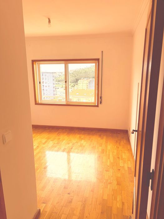 T1+1 com garagem e vista mar | Mafamude | Próximo metro e hospital