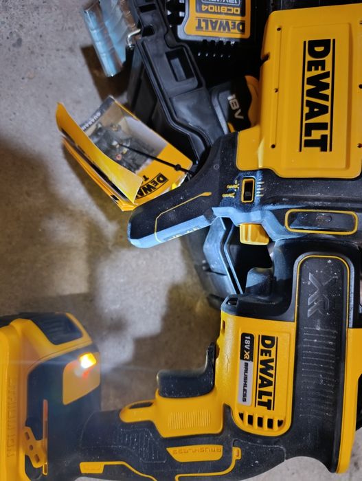 Wkrętarka taśmowa akumulatorowa DeWalt