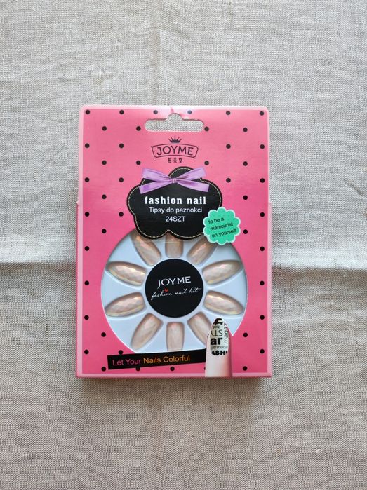 Nowe beżowe tipsy holograficzne glazed donut nails