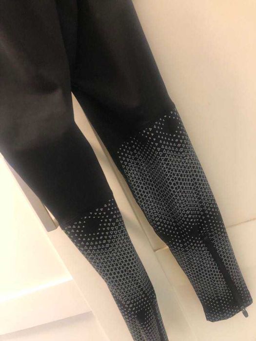 Czarne legginsy asics / S /
