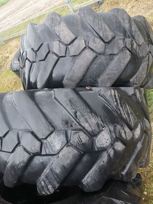 Opona Michelin 445/70r19.5 mecalac 18r19.5