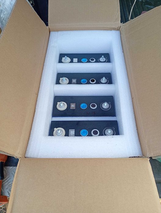 Bateria de iões de sódio 24V, 220Ah nova para energia solar/caravana (2 unidades 12V)
