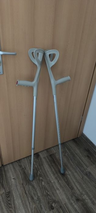 Sprzedam kulę ortopedyczne nowe.