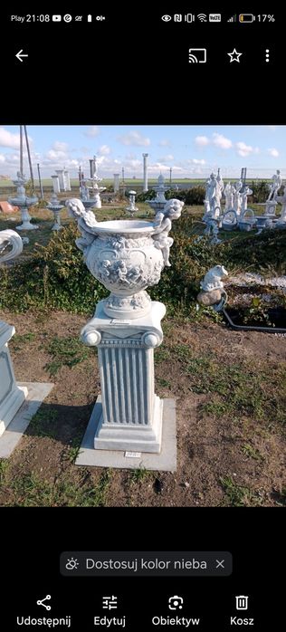 Oryginalne gazony. Biały beton