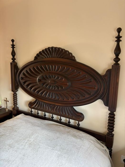 Cama em cerejeira