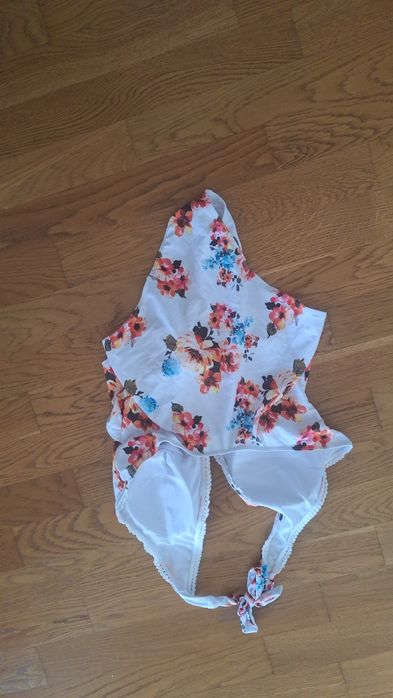 Strój jednoczęściowy XL wiązany na szyi