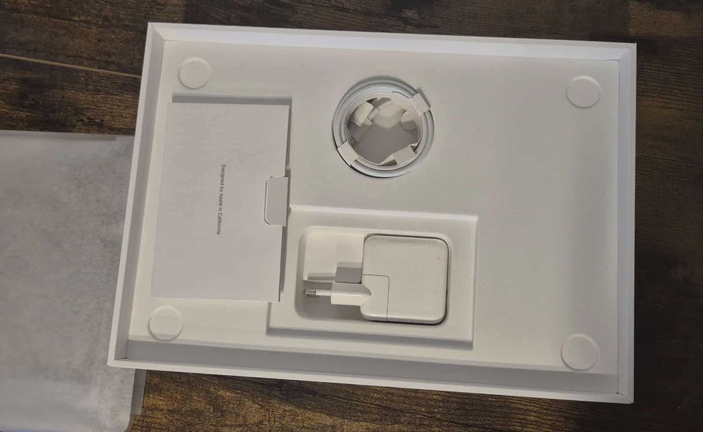 Macbook Air a2337  258GB / 8