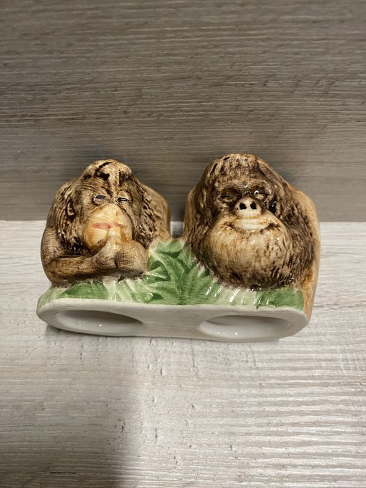 Ceramiczny stojak na dwa jajka