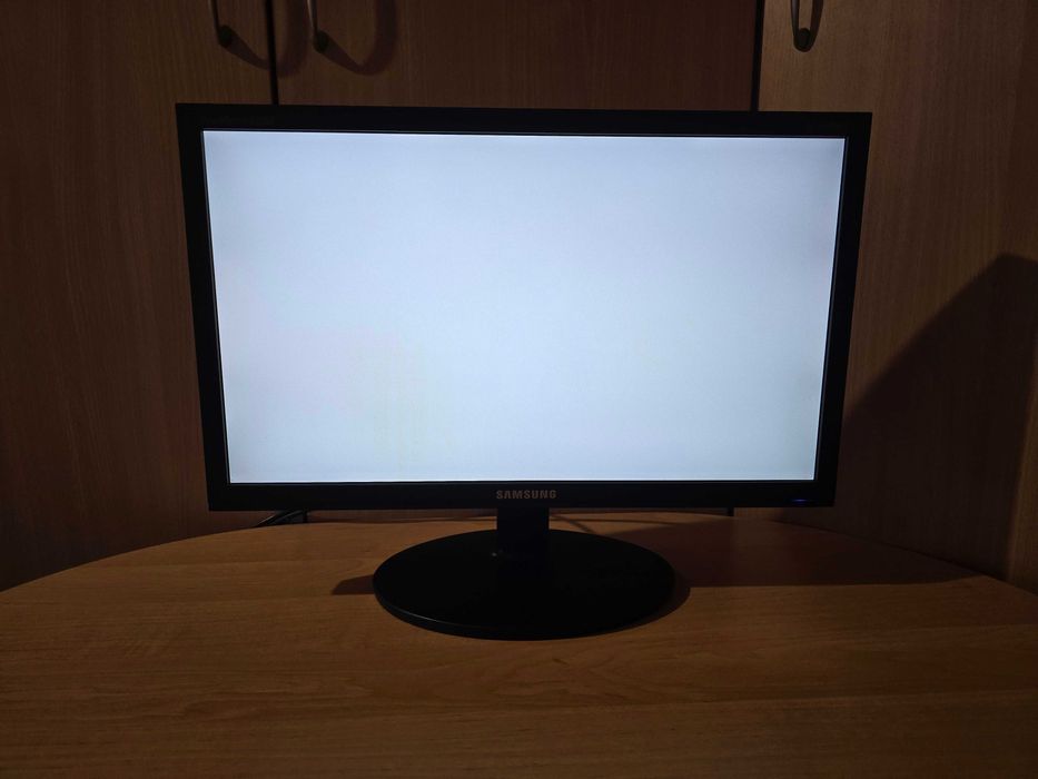 Монітор 20" Samsung SyncMaster E2020N (1600x900, VGA)
