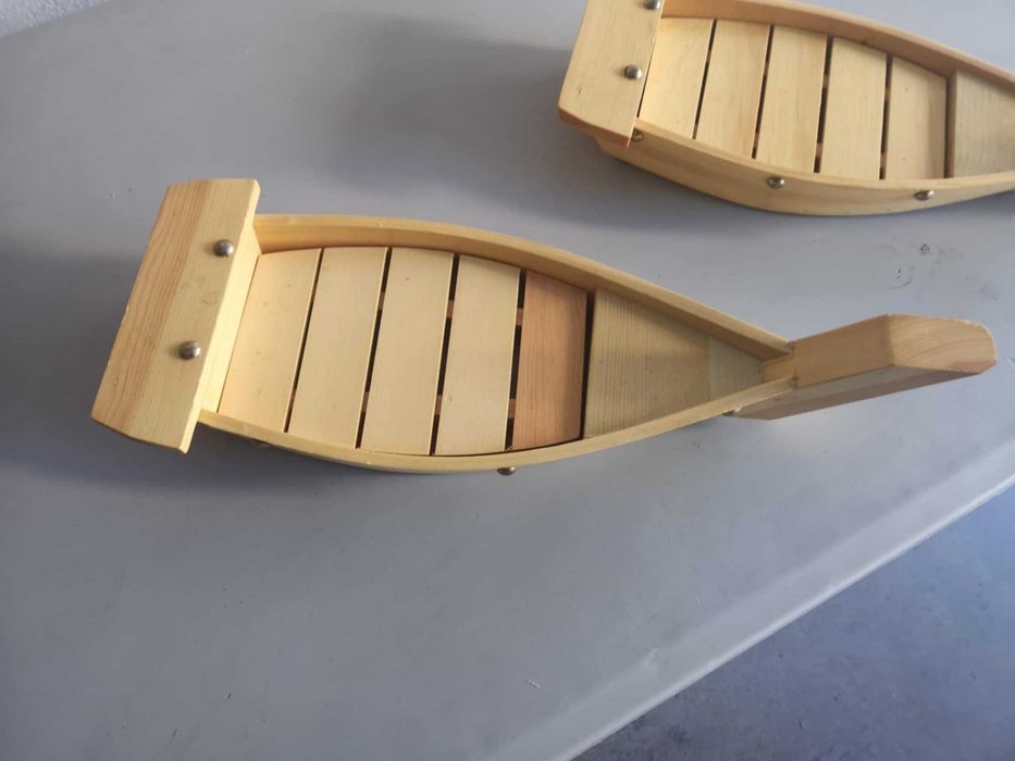 Barcos de madeira para sushi