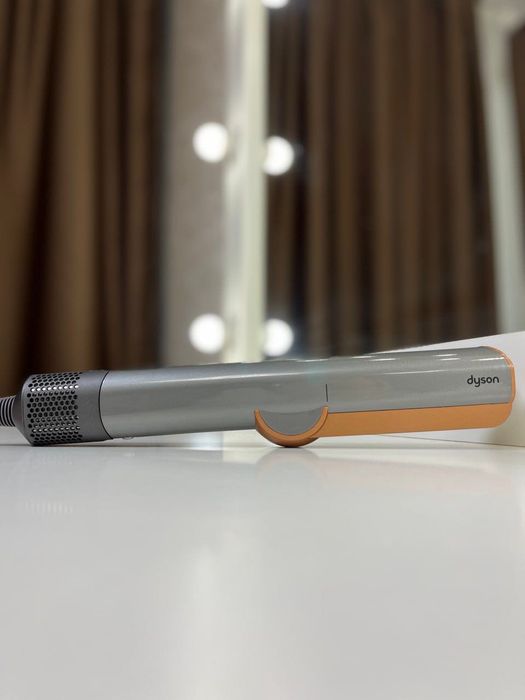Dyson airstrait hs01