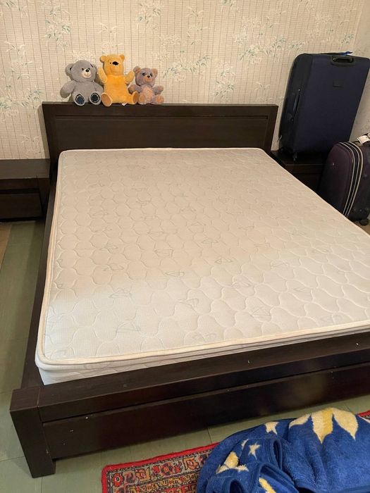 Кровать прикраватные тумбочки комод и шкаф комплект