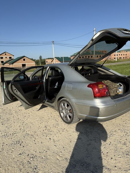 Продам Тойота Авенсис 2003