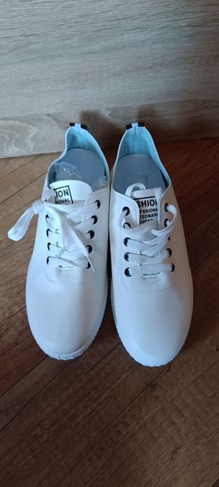 Nowe trampki damskie