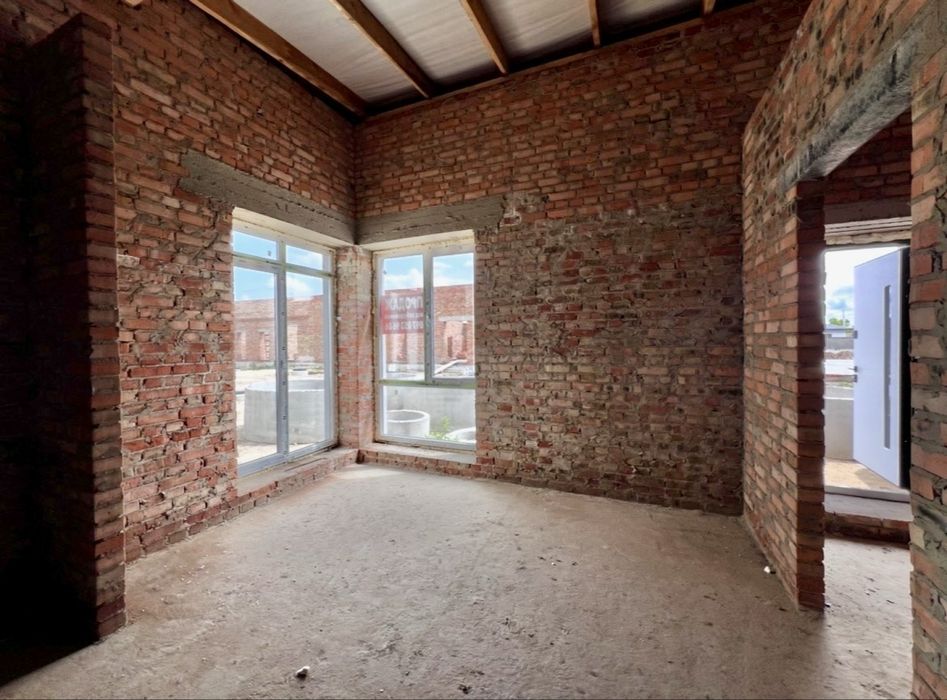 Кутовий котедж з ділянкою, продаж від забудовника. 14кВт світла