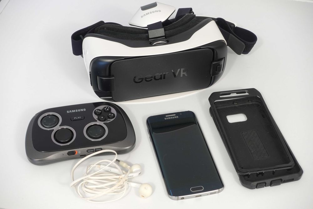 Samsung Galaxy S6 Edge + Samsung Gear VR + Samsung GamePad