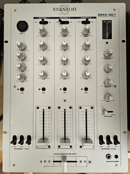 Mesa de mistura DJ Stanton SMX-301, de 3 canais