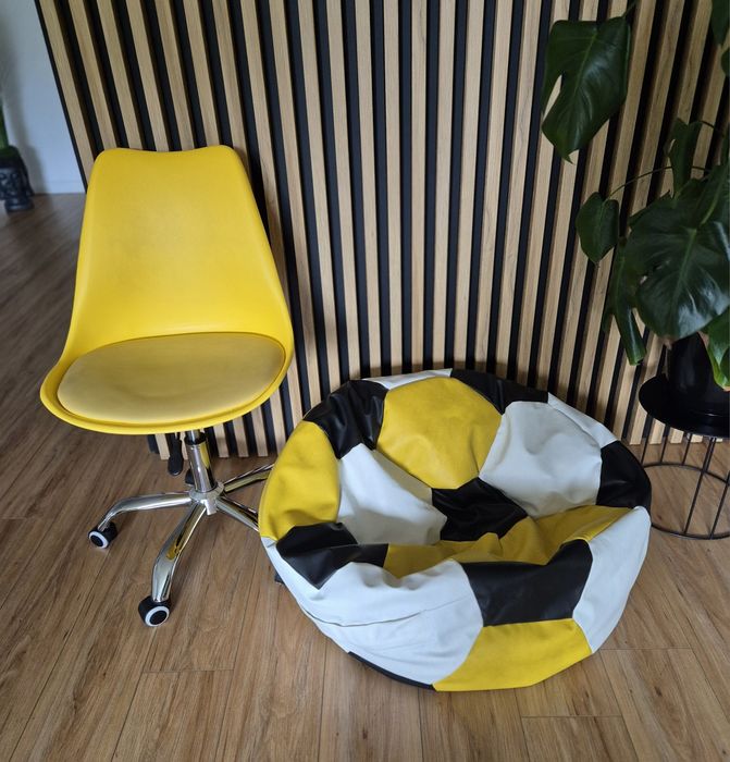 Komplet krzesło i pufa do pokoju chlopiecego  komplet 110 zl calosc