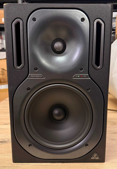 Behringer B2031A - Aktywny monitor studyjny POZWROTOWY