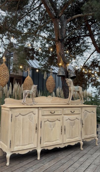 Ludwikowska komoda w stanie surowym