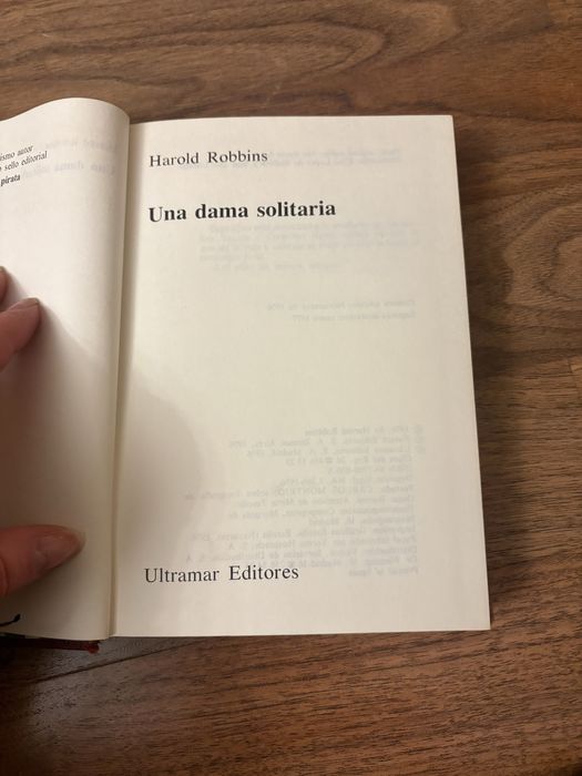 Роман іспанською en español ретро винтаж una dama solitaria роббинс