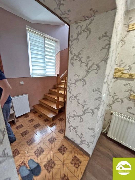 Продається будинок в центрі