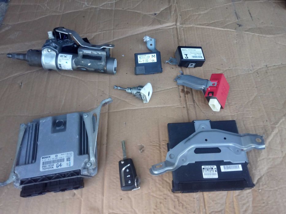 toyota AURIS II 13-18 1,4 d-4d 90 km komputer zestaw startowy immo