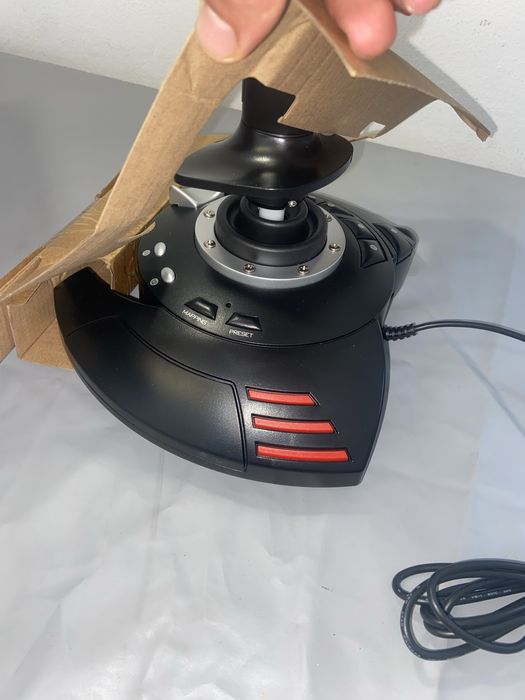 Joystick ThrustMaster NOVO A ESTREAR
