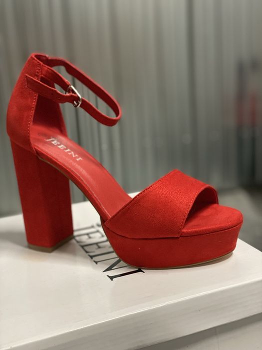 Sprzedam buty damskie hurtowo okazja.