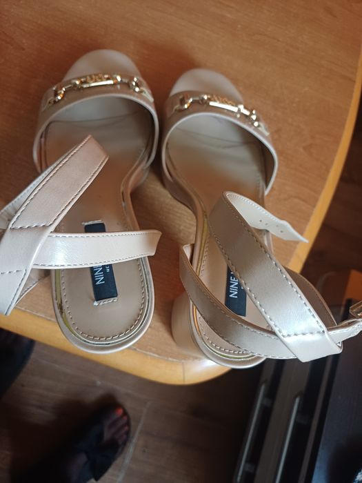 Sprzedam buty na słupku