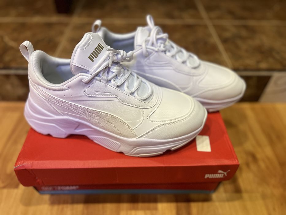 Нові жіночі білі кросівки Puma