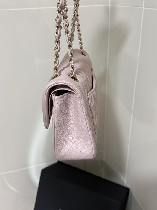 Chanel Classic Flap – Rosa claro – Pele caviar – Excelente estado