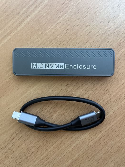 Зовнішні корпуси і жорсткі диски на 1TB 2.5