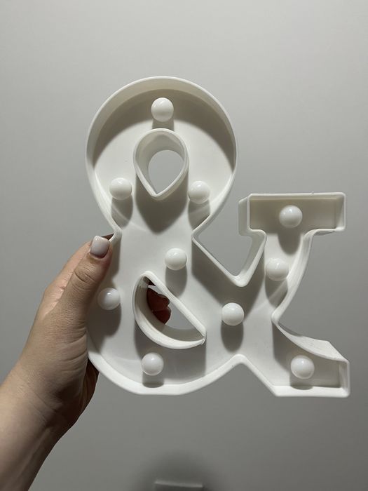 & comercial luminoso