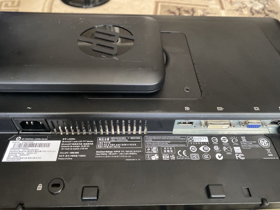 HP Compaq LA2306x 23” FHD (1920×1080).